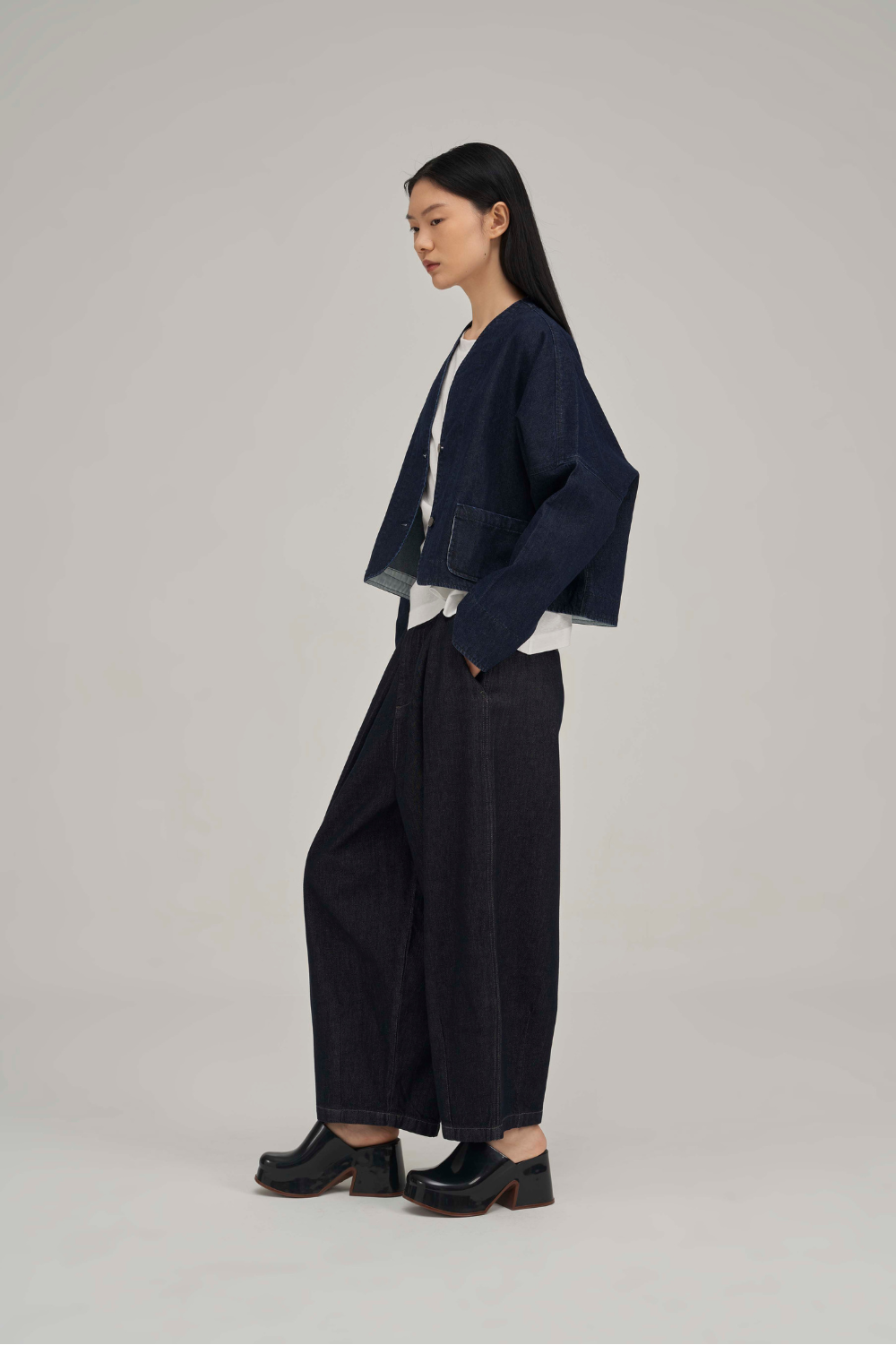 Filldora Relaxed V-Neck Woven Layering Jacket - view 3