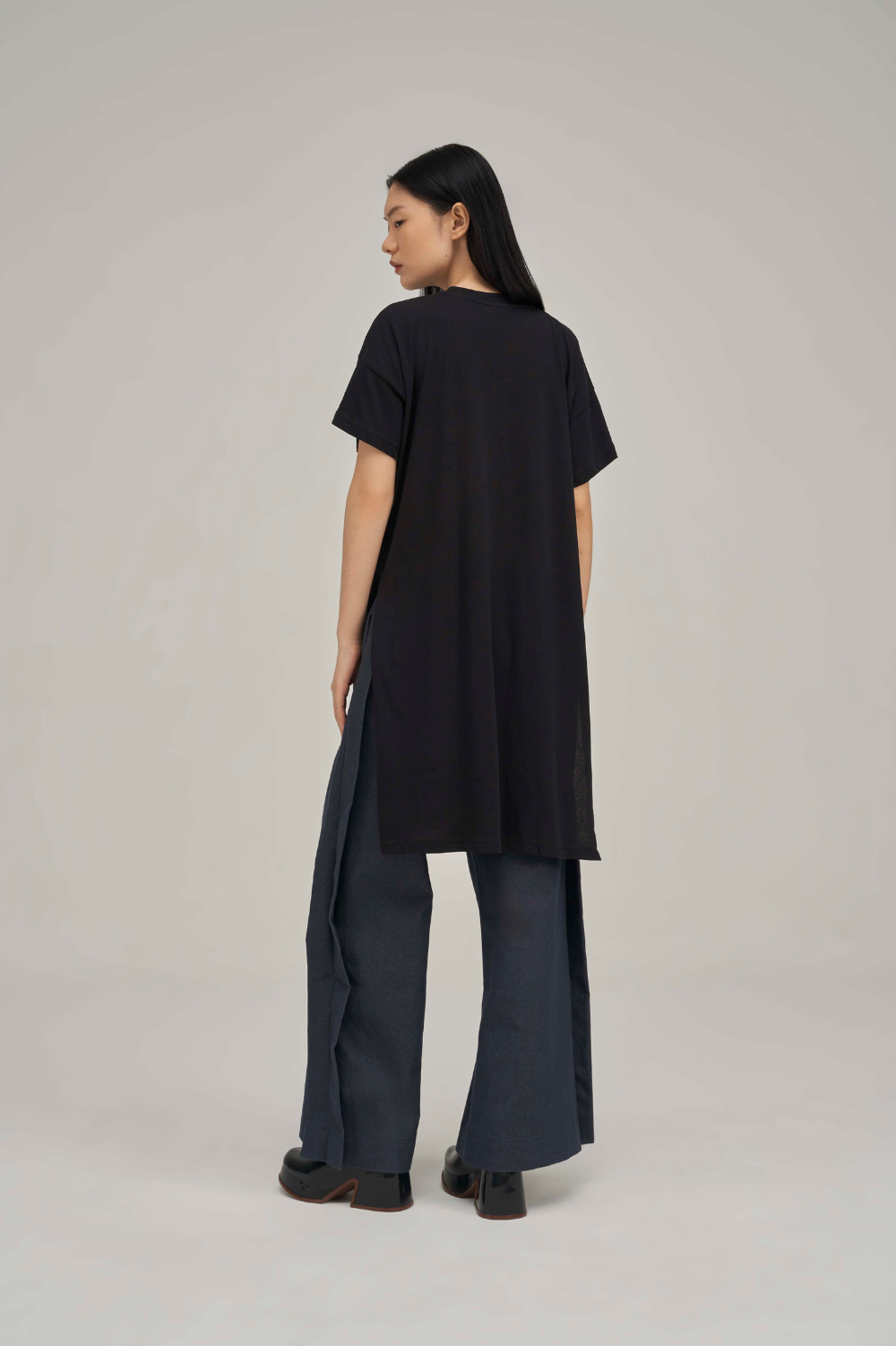 Filldora Onyx Relaxed Longline Tunic - view 4