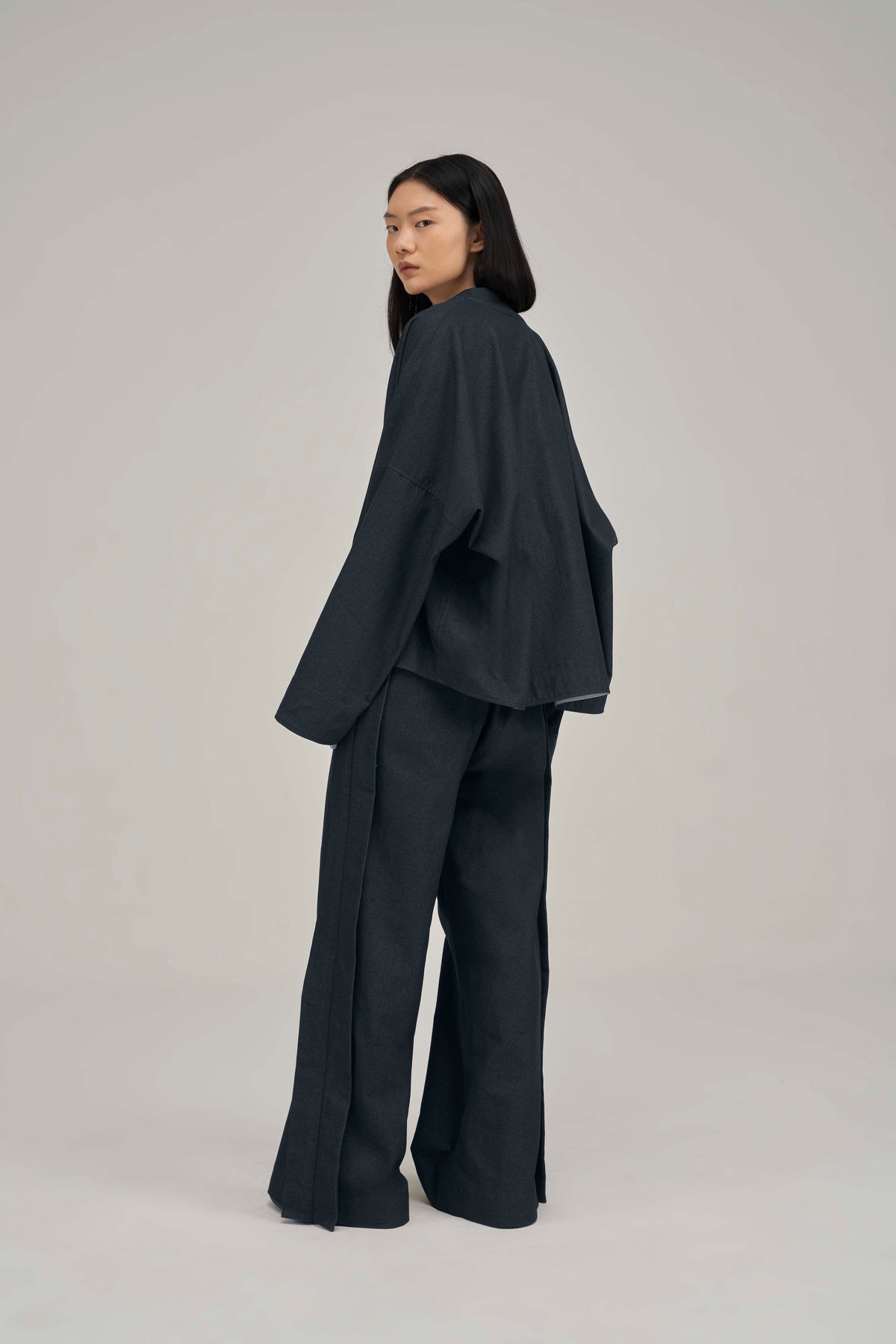 Filldora Relaxed V-Neck Woven Layering Jacket - view 8