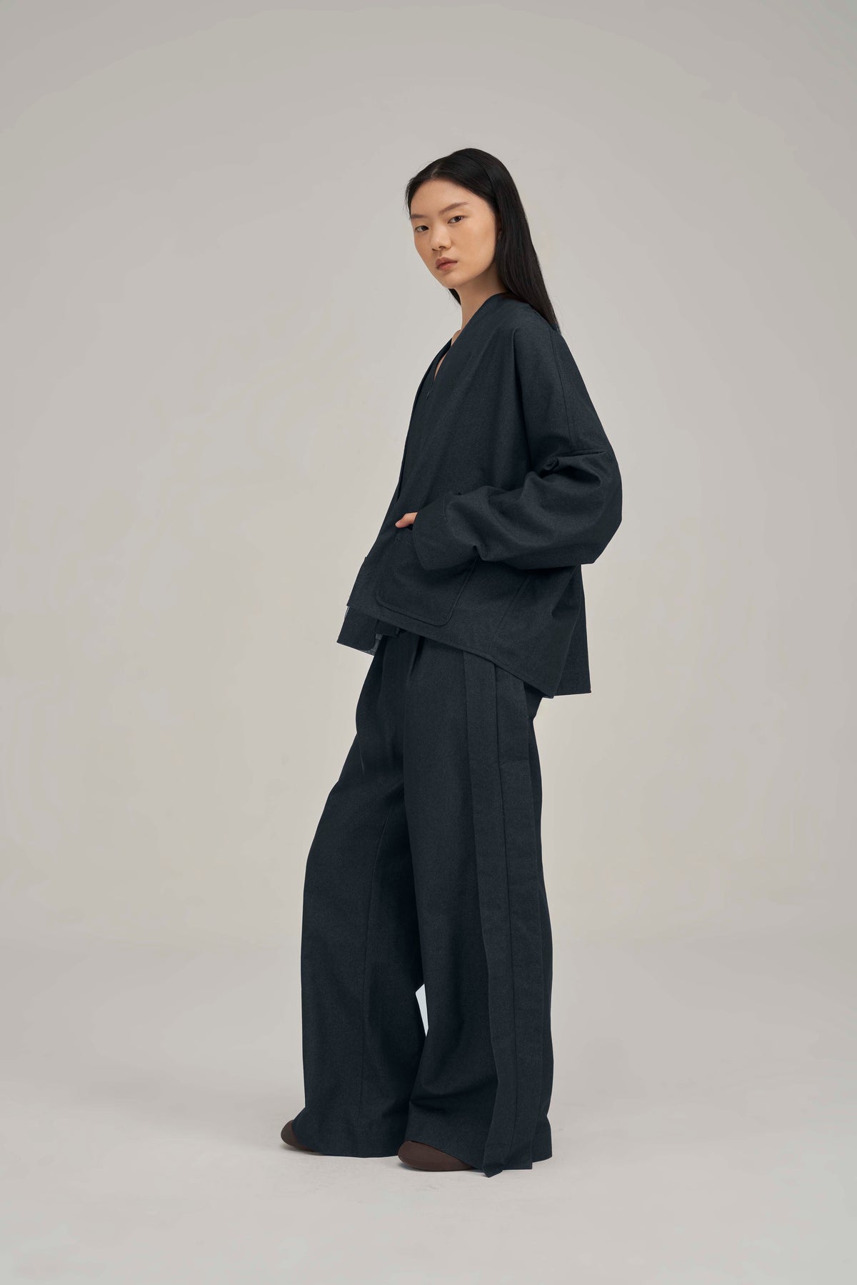 Filldora Relaxed V-Neck Woven Layering Jacket - view 7